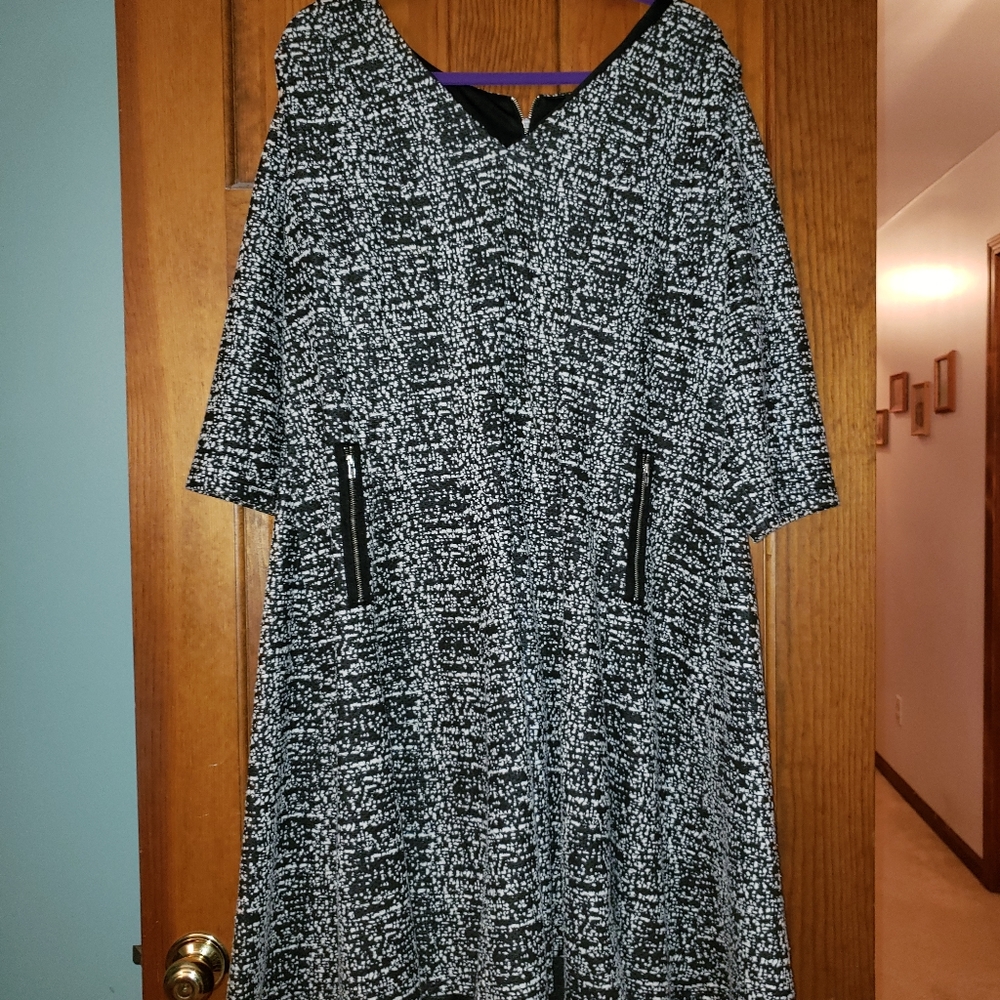 Dress - Picture 1 of 4